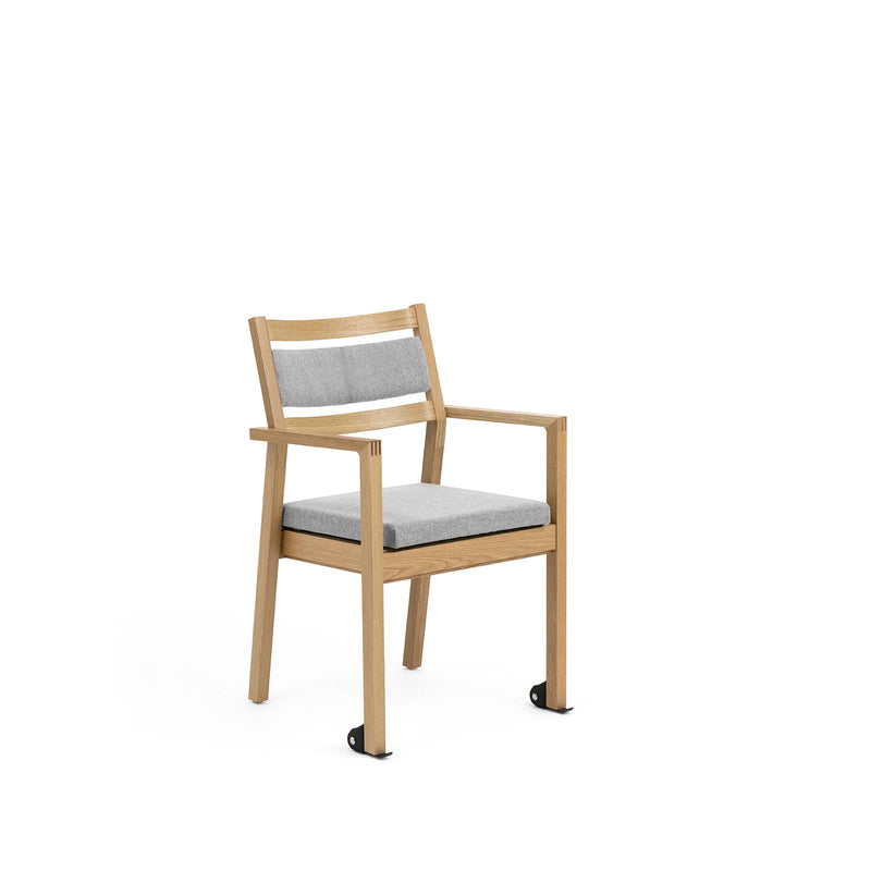 Modus 2 stackable chair w/armrest