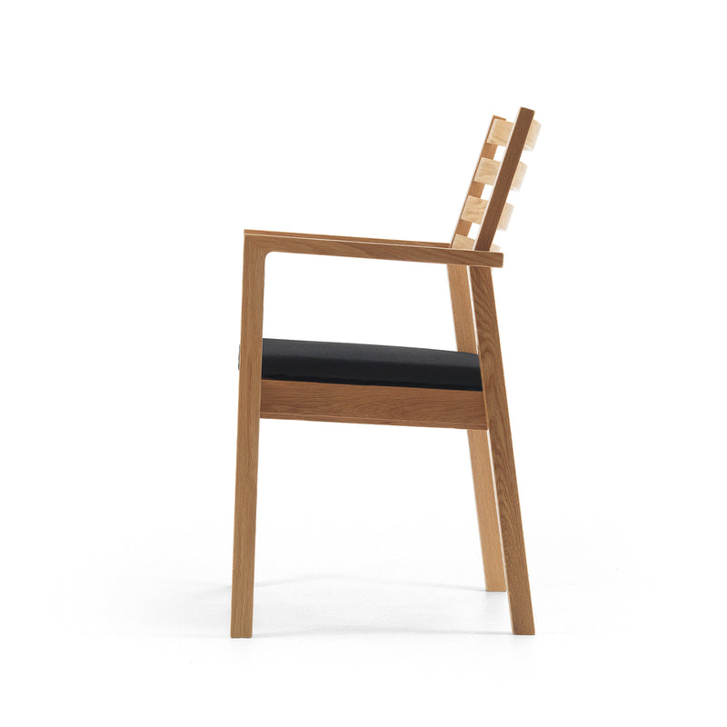 Modus 2 stackable chair w/armrest