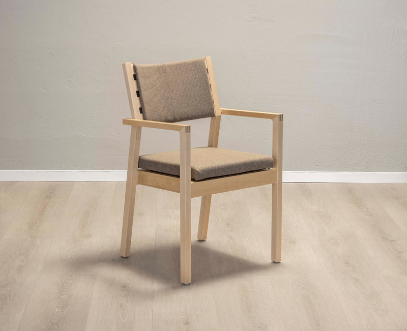 Modus 2 Stapelstuhl mit Armlehnen