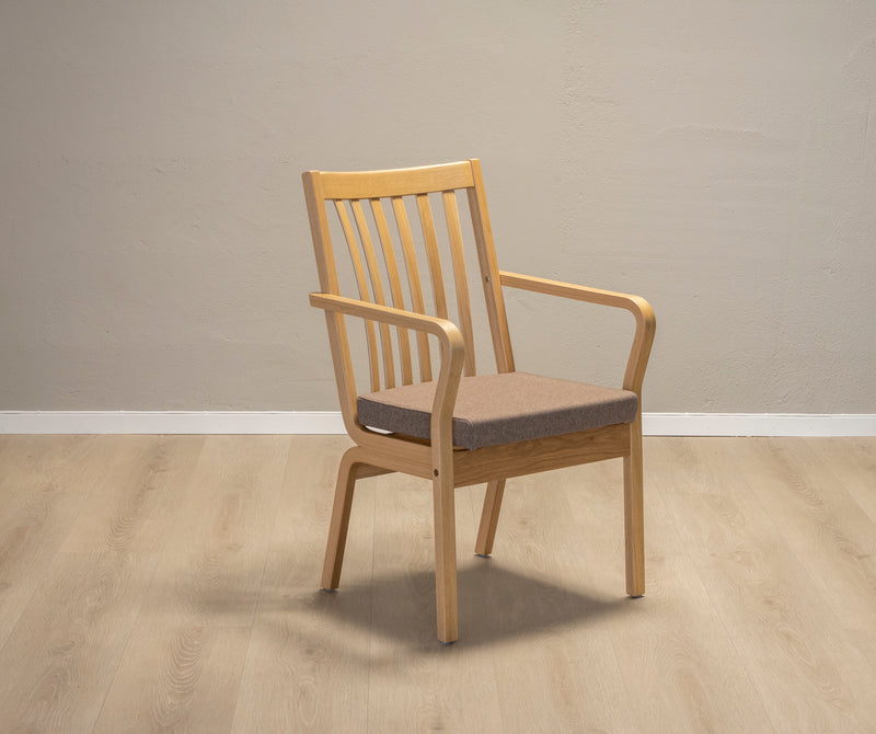 Duun chair w/slats in back, w/armrest