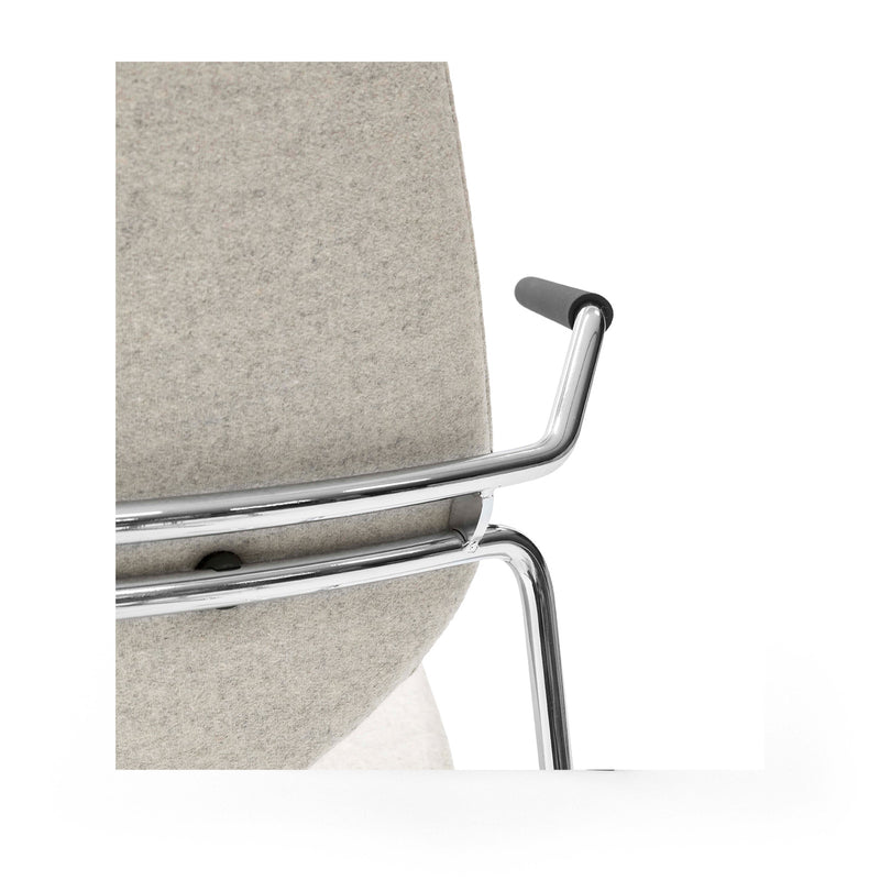 Sid stackingchair w/armrest, bolt base