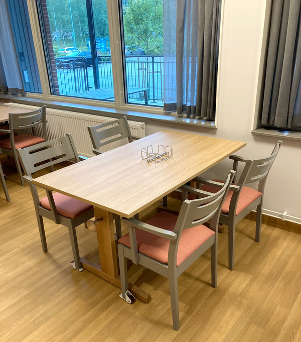 Bo dining table 140x90,adjustable